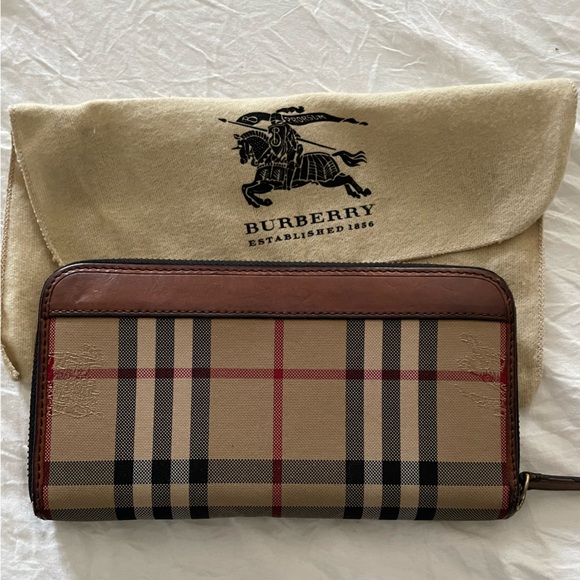 Like New! Authentic Burberry Wallet - Picture 2 of 15